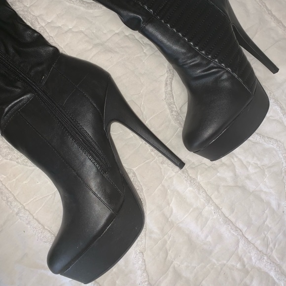 Thigh high boots - Picture 2 of 8